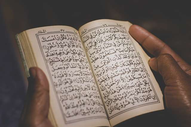 Qur'an (Islamic Hikayatein)